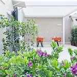 Bed & Breakfast 200 & Terrace