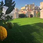 200 & Terrace Couette-café Bari