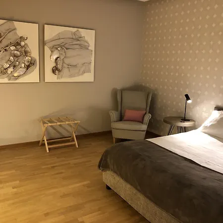 200 Rooms&terrace Bed & Breakfast