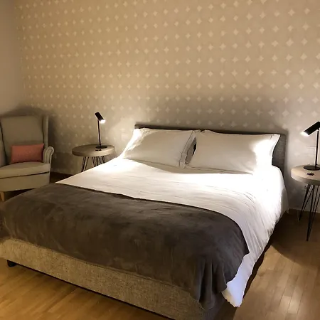 Couette-café 200 & Terrace Bari