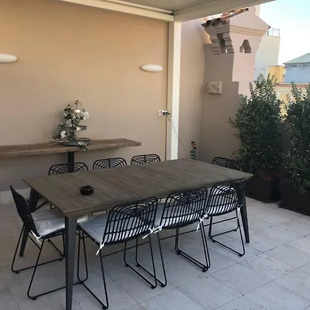 Couette-café 200 & Terrace 3*