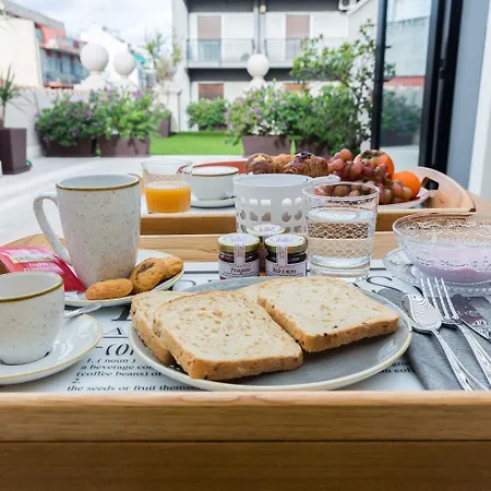 200 & Terrace Couette-café