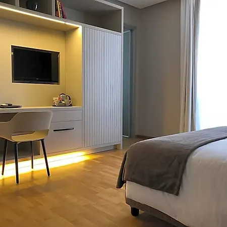 200 & Terrace Couette-café Bari