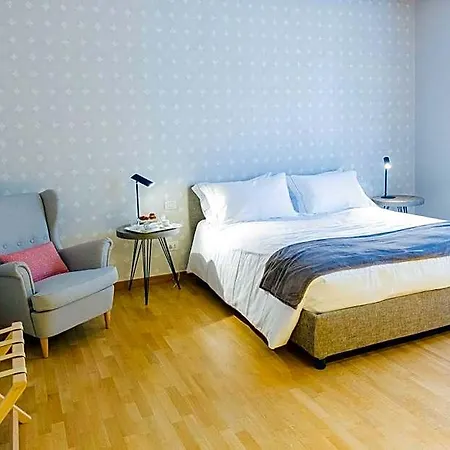 200 & Terrace Couette-café 3*