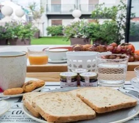 200 & Terrace Bed & Breakfast 4*