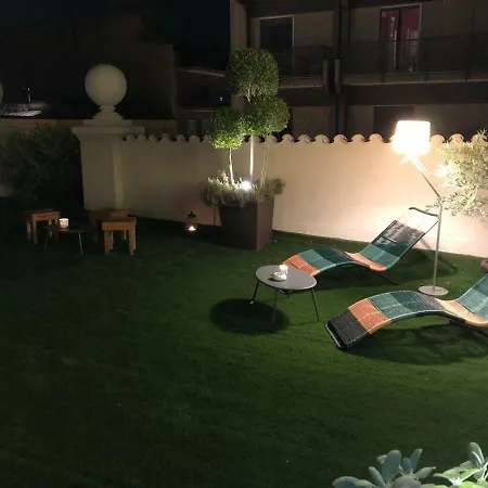 Couette-café 200 & Terrace Bari