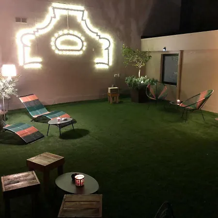 200 & Terrace Couette-café 3*