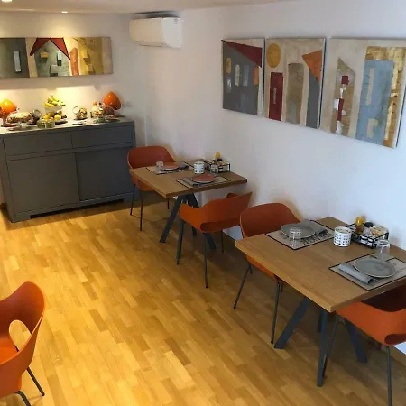 Couette-café 200 & Terrace Bari