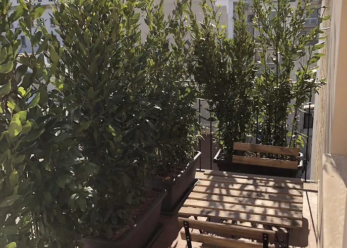 200 & Terrace Couette-café Bari